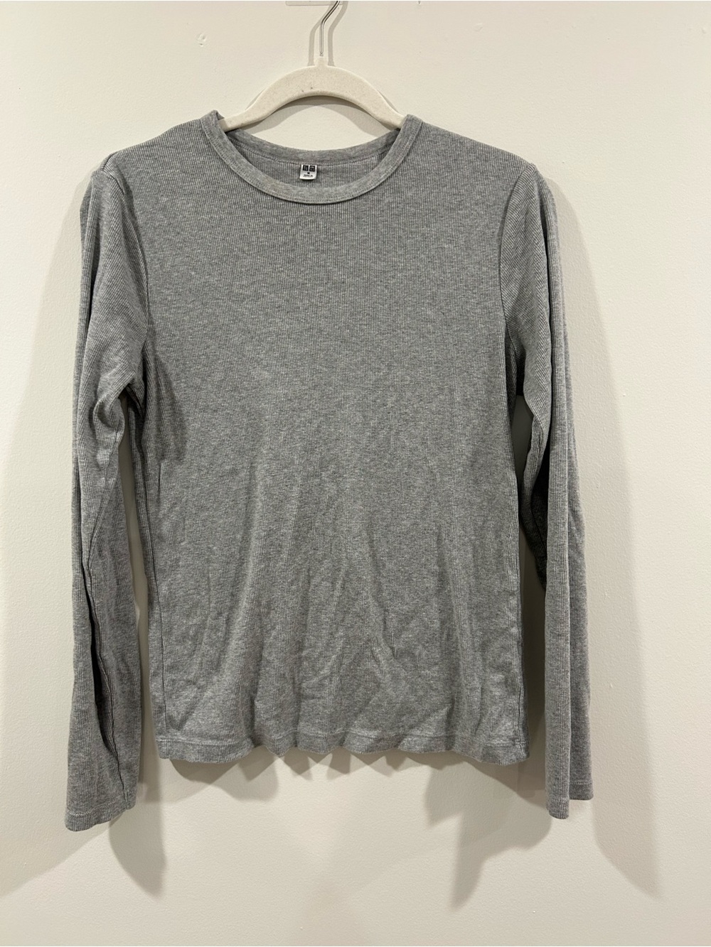 Uniqlo Gray Long Sleeve Crewneck Tee